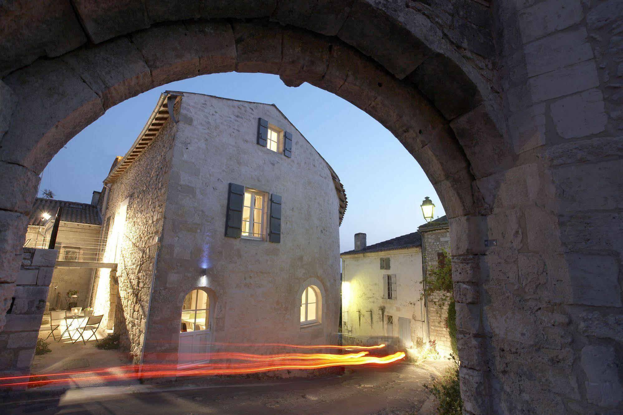 Design Hotel Des Francs Garcons Saint-Sauvant  Dış mekan fotoğraf